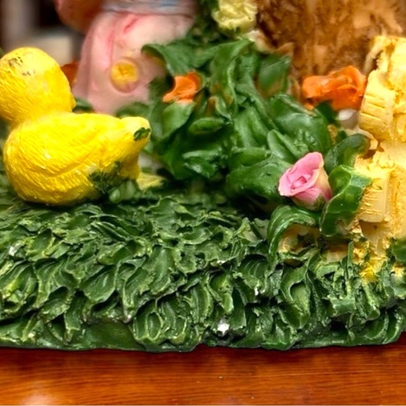 VINTAGE Easter Bunny & Birdhouse Figurine - Hinged Secret Compartment - Picture 7 of 11